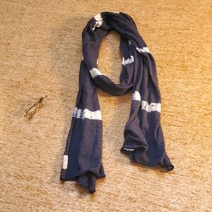 Columbia Unisex Lightweight Scarf Blue & White